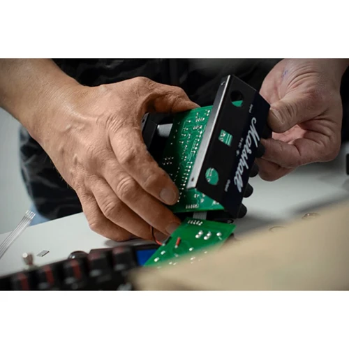 Педаль гитарных эффектов Педаль эффектов MARSHALL SHREDMASTER RI: Принцип действия Аналоговый