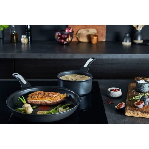 Tefal Selection 24 см (G2840432): Материал корпуса литой алюминий