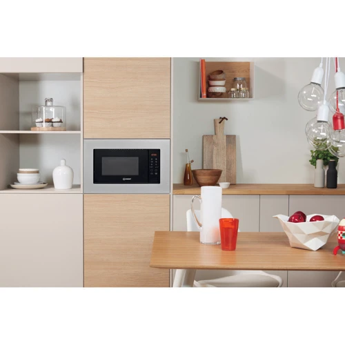 Встраиваемая микроволновая печь Indesit MWI 120 GX: Внутренний объем 20 л