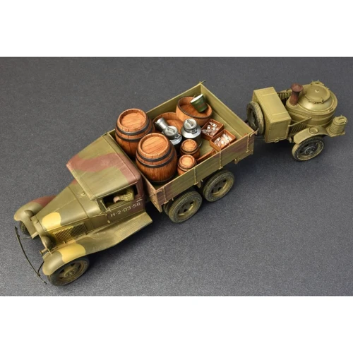 Сборная модель MiniArt Советский грузовой автомобиль типа AAA с полевой кухней (MA35257) фото 5