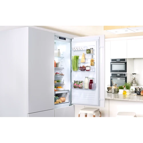Вбудовуваний холодильник Electrolux ENN3074EFW: Управління електронне