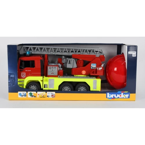 Пожарная Bruder MAN TGA с лестницей, водяным насосом и светозвуковым модулем и шлемом (01760)