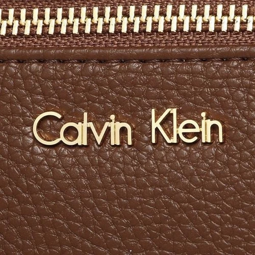Женская сумка-пошет Calvin Klein коричневая (631620295135): Фактура Матовая, Зернистая
