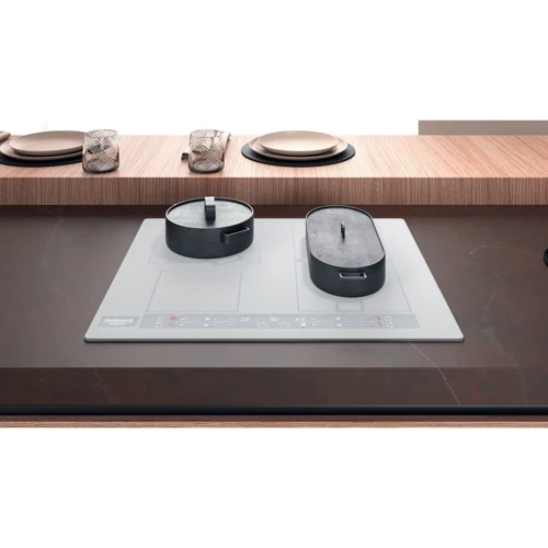 Варильна поверхня Hotpoint-Ariston HB 8460B NE / W: Розташування панелі спереду