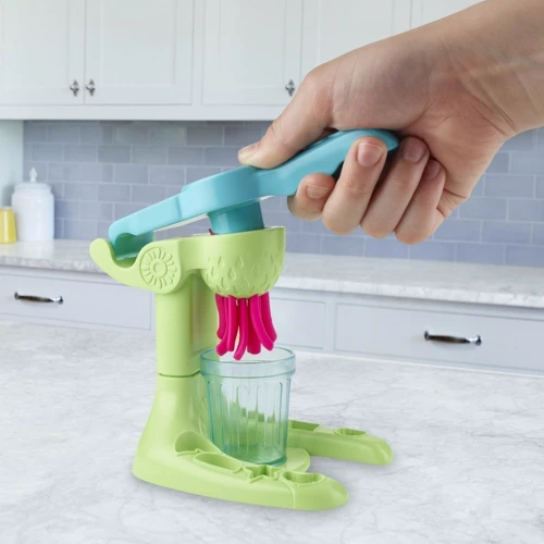 Игровой набор Hasbro PLAY-DOH Любимые блюда (E7437 JUICE SQUEEZIN PLAYSET) (E6686_E7437): Возраст от 3-х лет