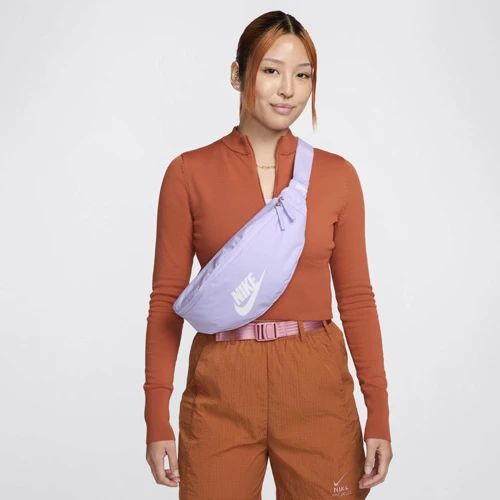 Сумка Nike NK HERITAGE WAISTPACK - FA21 3L фиолетовая Уни 41х10х15 см (DB0490-512): Тип сумка
