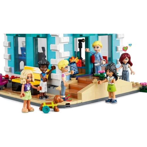 Конструктор LEGO Friends Общественный центр Хартлейк-Сити (41748): Серия Friends