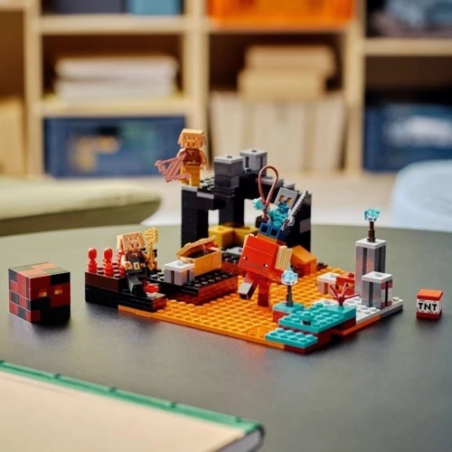 Конструктор LEGO Minecraft Бастион Нижнего мира 300 деталей (21185): Количество деталей, шт. 300