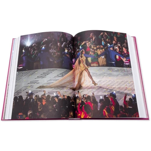 Josh Baker: Naomi Campbell. Updated Edition: Производитель Taschen