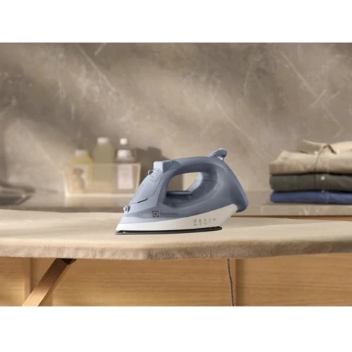 Утюг Electrolux E3SI1-2LG
