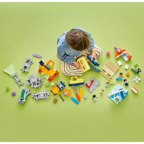 Конструктор LEGO DUPLO Town Большой интерактивный общественный поезд 103 детали (10428) фото 9