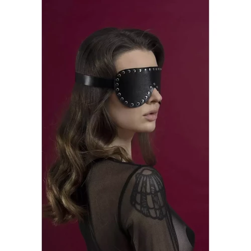 Маска закрытая с заклепками Feral Feelings - Blindfold Mask, черная