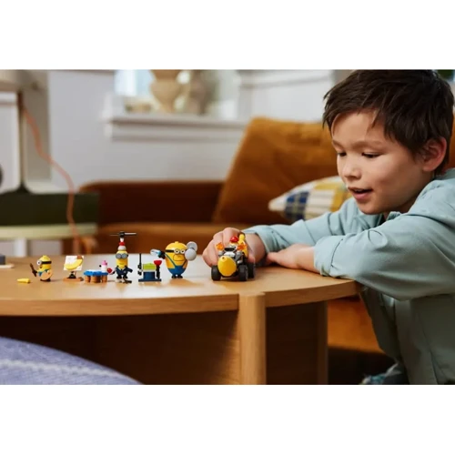 Конструктор LEGO Minions Миньоны и бананомобиль (75580) фото 8
