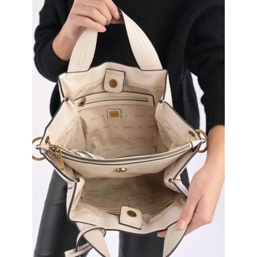 Женская сумка тоут GUESS ZED SMALL GIRLFRIEND CARRYALL молочная (HWVB8683220-STO): Застежка Магнитная