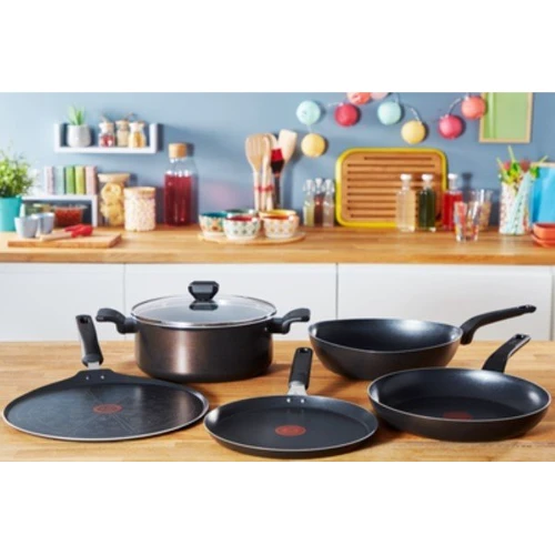 Сковорода Tefal Simply Clean Thermo-Spot 26см (B5670553): Антипригарное покрытие Titanium