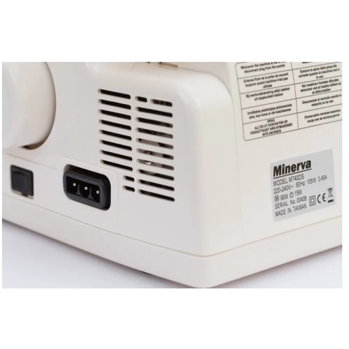 Оверлок Minerva M 740 DS: Лампа підсвічування є