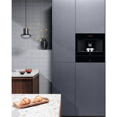 Встраиваемая кофеварка Electrolux KBC85Z: Оснащение Система самоочистки, Таймер, Регулировка степени помола, Подсветка кнопок, Капучинатор, Индикатор ур