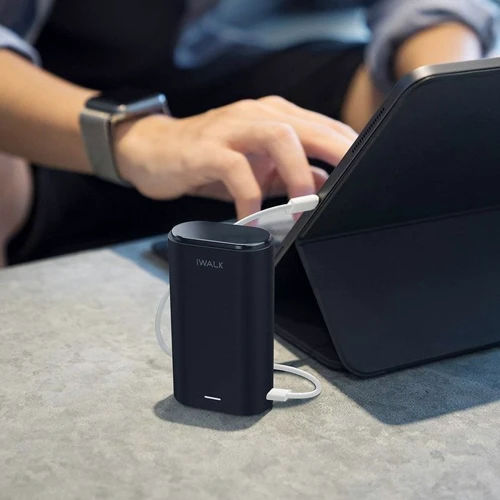 Внешний аккумулятор iWALK Power Bank Link Me 9000mAh Lightning Black (DBL10000L): Встроенный кабель Apple Lightning