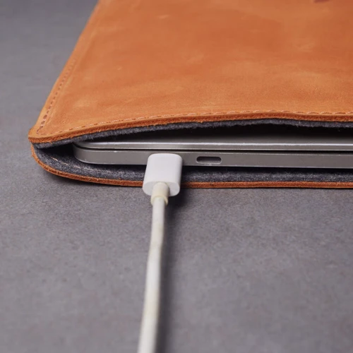 INCARNE Vertical cover LOGO Free Port Plus Cognac for MacBook Air 15" M3 | M2 (2024 | 2023): Тип чехла чехол-папка