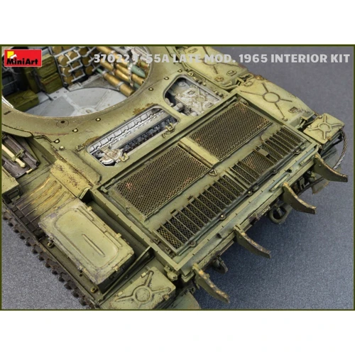 Збірна модель MiniArt Радянський середній танк Т-55А зразка 1965 р пізній з інтер'єром 1:35 (MA37022) фото 7
