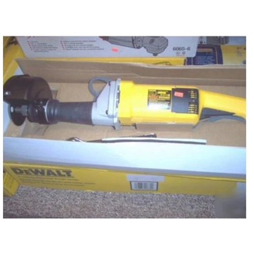 Шлифмашина полировальная DeWalt DW882: Тип машины прямая