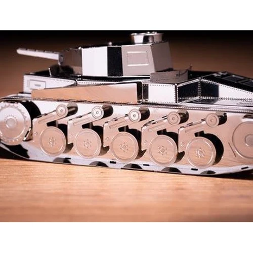 Коллекционная модель-конструктор Metal Time Pz.Kpfw. II танк (MT060): Рекомендуемый возраст от 12 и старше
