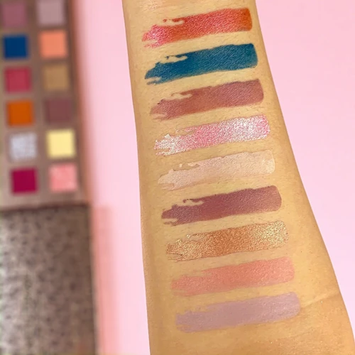 Makeup Revolution PRO New Neutrals Blushed Eyeshadow Palette Тени для век Палитра 18 цветов 18 g: Тип теней Запеченные