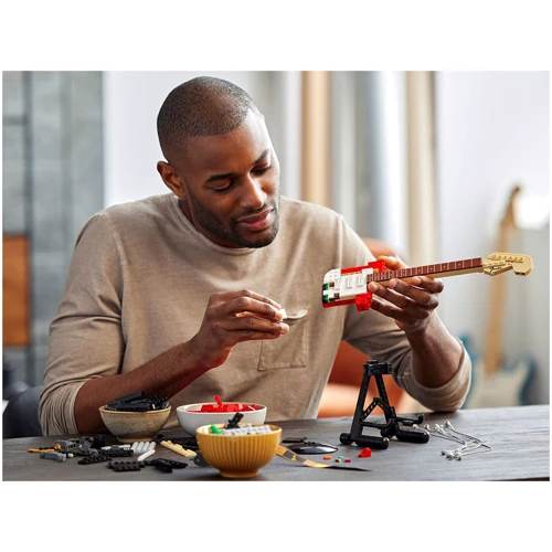 Конструктор LEGO Ideas Fender® Stratocaster™ (21329): Рекомендований вік 18+