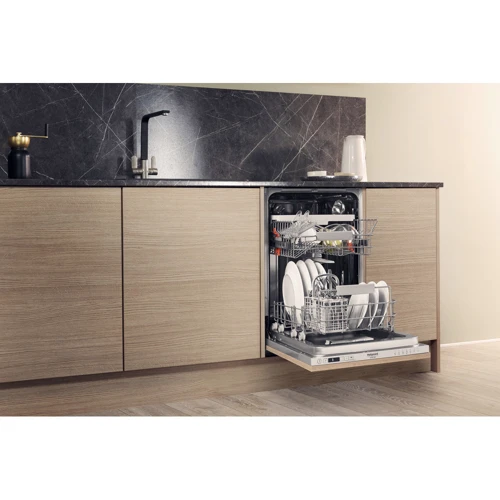 Встраиваемая посудомоечная машина Hotpoint-Ariston HSIC 3M19: Количество программ 8