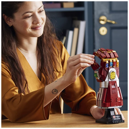 Конструктор LEGO Marvel Нанорукавичка (76223): Серія Marvel