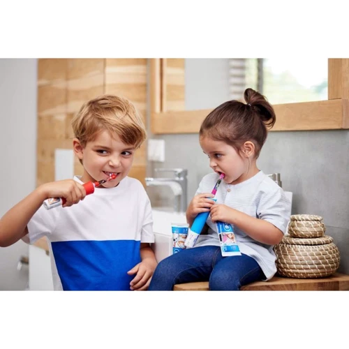 Зубная щетка Braun Oral-B PRO 700 D16.513.1U + D100.410.2K Cars (Family Edition) фото 10