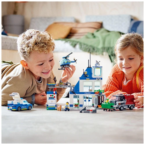 Конструктор LEGO City Полицейский участок (60316) фото 11