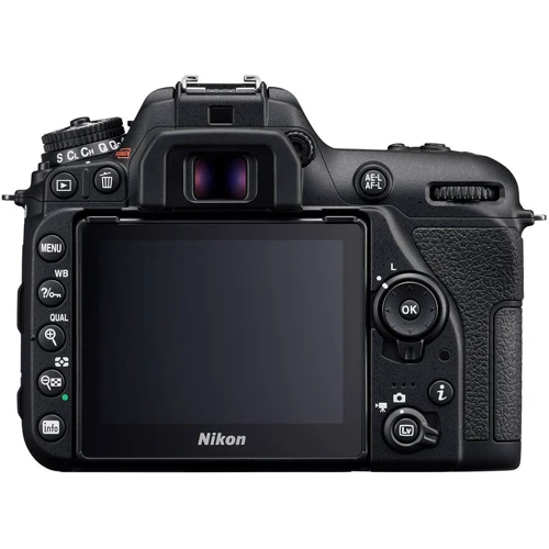Nikon D7500 Body UA: Размер матрицы, мм 23.5x15.7
