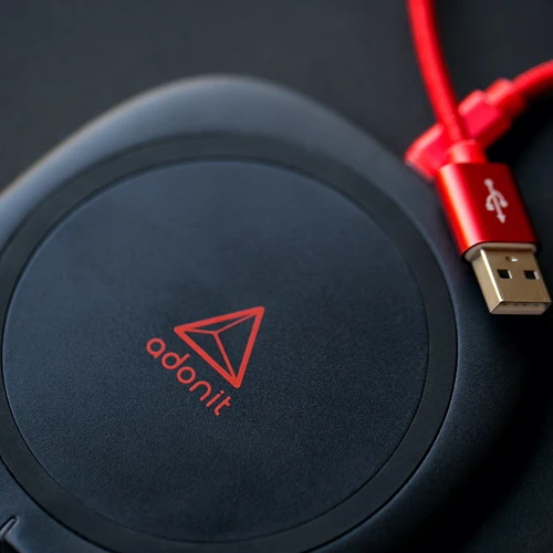 Зарядное устройство Adonit Wireless Charging 10W Black (3123-17-07-A): Кабель в комплекте microUSB