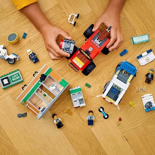 Конструктор LEGO City Ограбление полицейского монстр-трака (60245): Рекомендуемый возраст от 5 до 12 лет