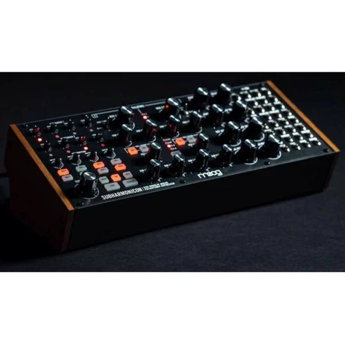 Аналоговый синтезатор MOOG SUBHARMONICON: Тип Профессиональные