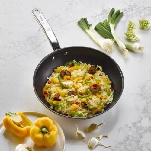 Сковорода Tefal Intuition 24 cм (B8170444): Дополнительно Ручка с отверстием для подвешивания, Индикатор нагрева
