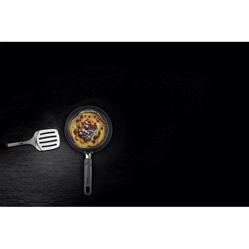 Сковорода Tefal Unlimited 19 см (G2550102): Антипригарне покриття Titanium 6X