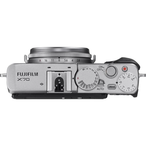 Fujifilm FinePix X70 Silver: Размер матрицы 23,6x15,6 мм
