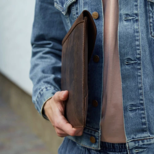 INCARNE Handmade Leather Cover Magnetic Message Brown for MacBook Air 15" M3 | M2 (2024 | 2023): Совместимость MacBook Air 15" M3 | M2 (2024 | 2023)