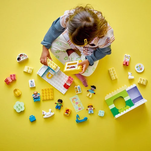 Конструктор LEGO DUPLO Town Будни в детском саду (10992) фото 5