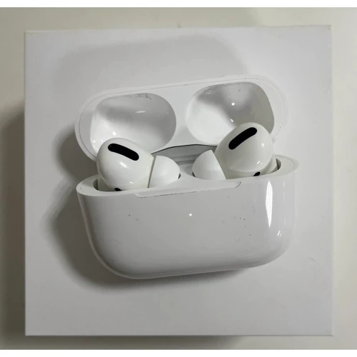 Apple AirPods Pro with Magsafe White (MLWK3) (Наушники)(SH31GKM4M1059): Причина уценки Царапины на кейсе , наушники новые