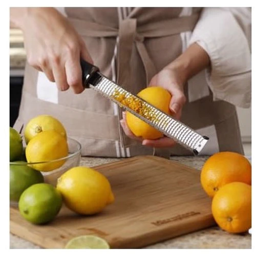 Терка дрібна Microplane PREMIUM CLASSIC для цитрусових (32.5x3.5x3 см) (46520): Особливості Захисний футляр
