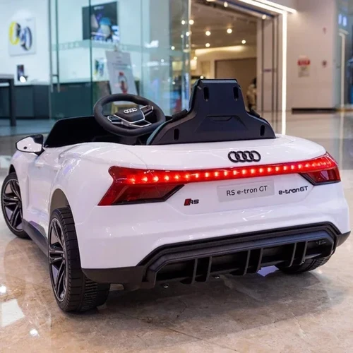 Дитячий електромобіль Bambi Racer Audi Audi e-tron GT білий (M 4938EBLR-1) фото 11