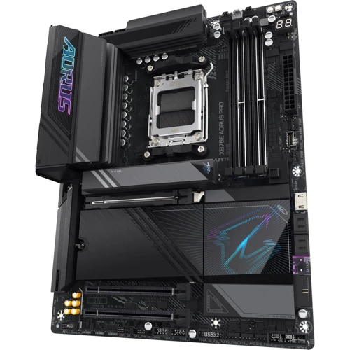 Gigabyte X870E AORUS PRO: Разъемы на плате SATA 3.0, USB Type-C, USB 3.2 Gen 1, USB 2.0, M.2