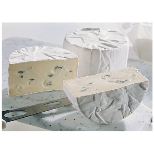 Сыр Coburger Bayerischer Weichkäse Blau-schimmel с голубой плесенью 60% 150 г (DLR4928): Текстура мягкая