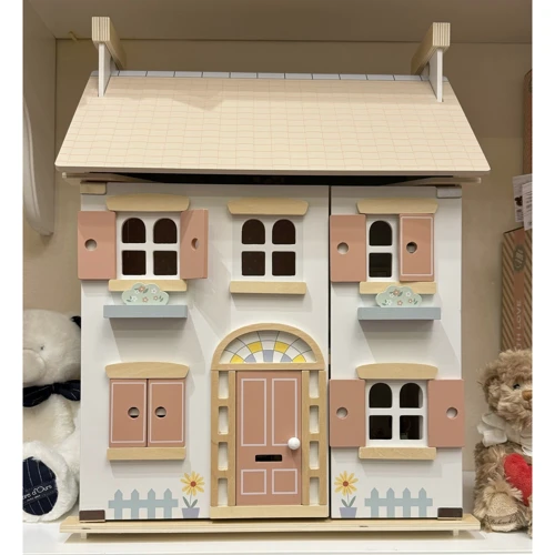 Ігровий набір New Classic Toys Ляльковий будиночок з меблями (10730) фото 2