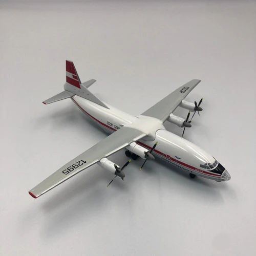 Військово-транспортний літак KUM Ан-12 Аерофлот червона ліврея