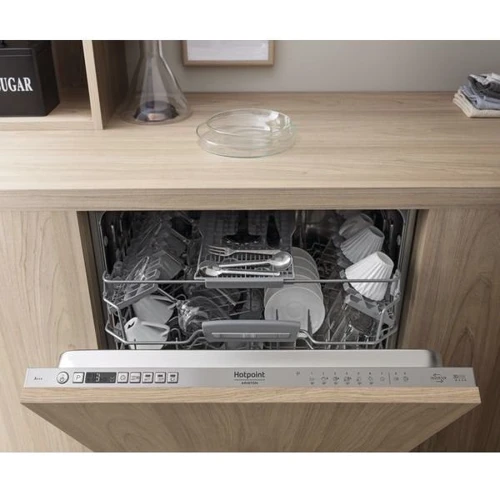 Встраиваемая посудомоечная машина Hotpoint-Ariston HIO 3C22 CW: Цвет нержавеющая сталь