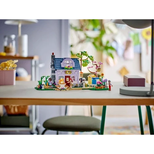 Конструктор LEGO Friends Домик и цветник пчеловодов 1161 деталь (42669) фото 7